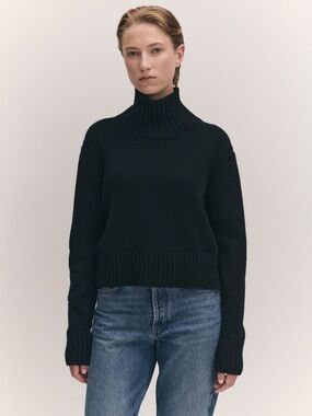 &Daughter Fintra Crop High Neck Turtleneck in Black